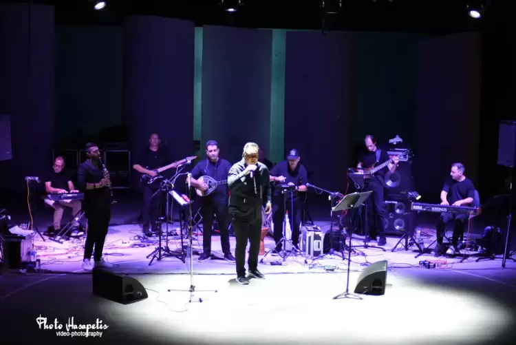 Συναυλία–αφιέρωμα στον μοναδικό Βασίλη Καρρά Αυτόματο προσχέδιο