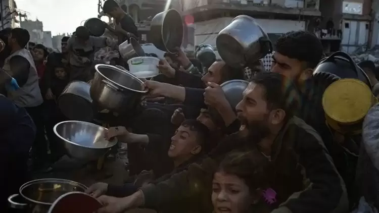 Ένας πατέρας που έχασε τον γιο του εξαιτίας του υποσιτισμού πασχίζει να σώσει τα υπόλοιπα παιδιά του στη Γάζα Αυτόματο προσχέδιο