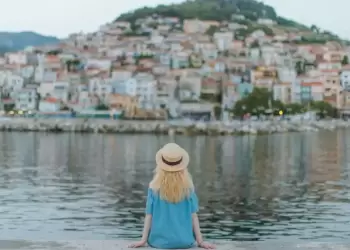 Διακοπές Ελλήνων 2025: Φιλικά σπίτια και φθηνά πακέτα