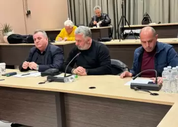 Εκκίνηση: Κύριε Ντούμο, οι μάσκες έπεσαν