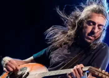 «Έλα στο Χορό»… ο Γιάννης Χαρούλης στο Αρχαίο Θέατρο Δίου