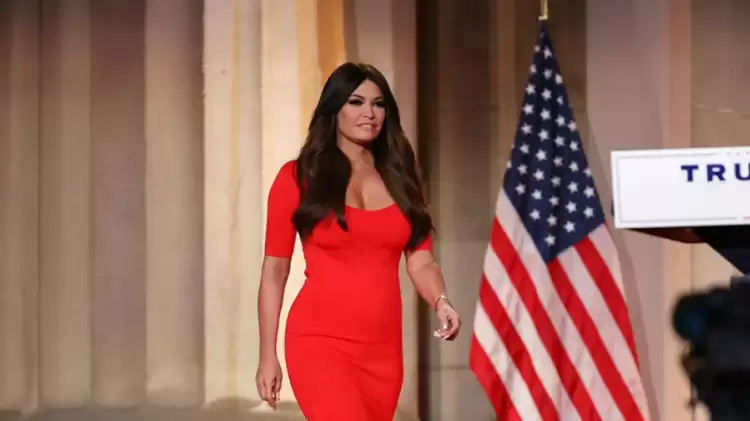 «Ένα καλοκαίρι στην Ελλάδα δίνει 10 χρόνια ζωής» και «Παναγία Θεοτόκε» Οι αναρτήσεις της Κίμπερλι πριν έλθει στην Αθήνα