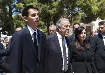 Έσπασε καρδιές ο αποχαιρετισμός του Αντώνη Σαμαρά στην κόρη του Έσπασε καρδιές ο αποχαιρετισμός του Αντώνη Σαμαρά στην κόρη του