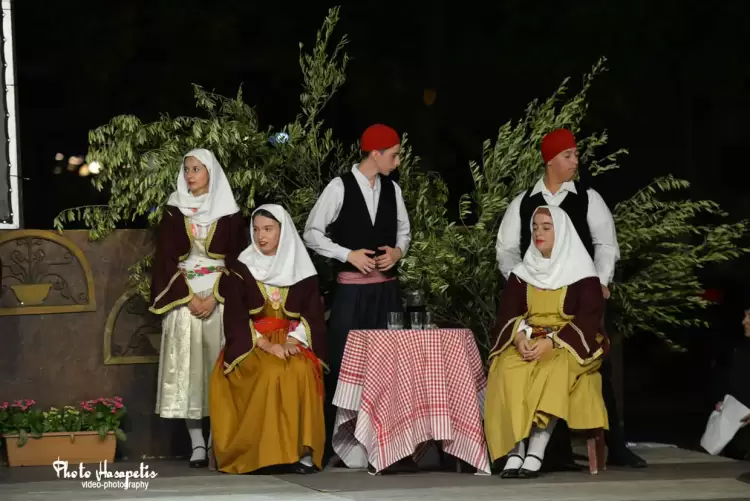 “Η Ελλάδα εν χορώ”