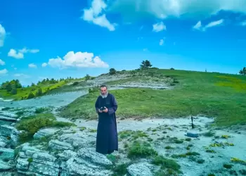 Ιερέας με drone και YouTube αναδεικνύει το Βόιο Κοζάνης Ιερέας με Drone και Youtube αναδεικνύει το Βόιο Κοζάνης