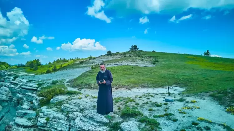 Ιερέας με drone και YouTube αναδεικνύει το Βόιο Κοζάνης Ιερέας με Drone και Youtube αναδεικνύει το Βόιο Κοζάνης