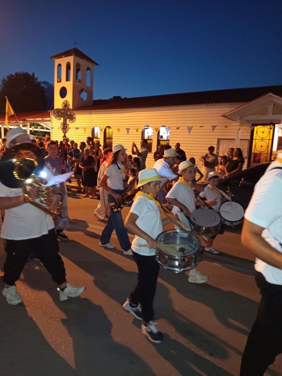 Ιερή Λιτανεία για τα εννιάμερα της Παναγίας στη Σκοτίνα Ιερή Λιτανεία για τα εννιάμερα της Παναγίας στη Σκοτίνα