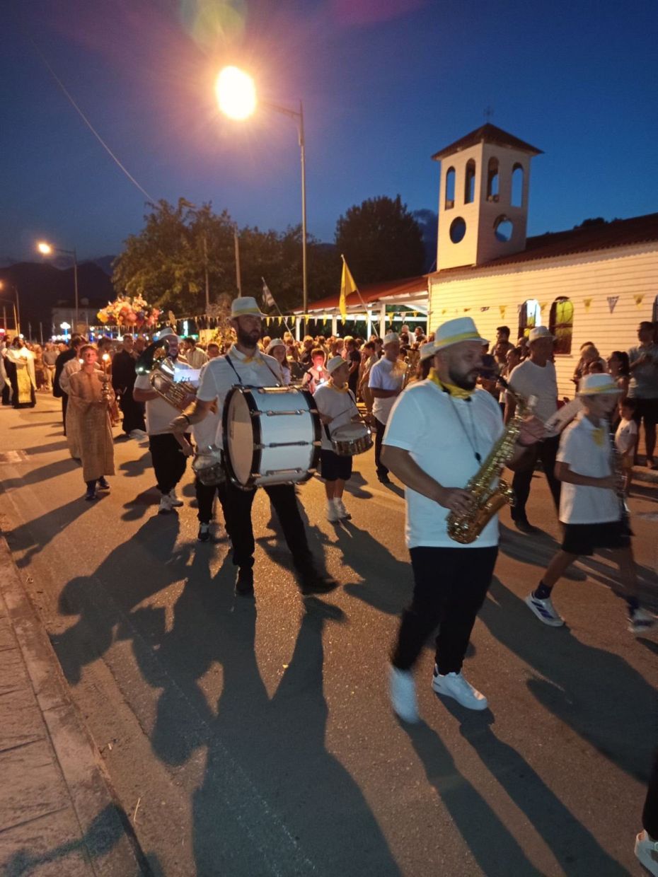 Ιερή Λιτανεία για τα εννιάμερα της Παναγίας στη Σκοτίνα Ιερή Λιτανεία για τα εννιάμερα της Παναγίας στη Σκοτίνα