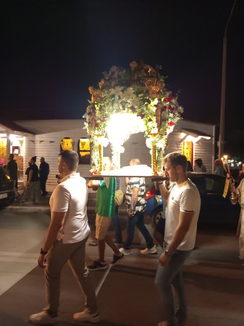 Ιερή Λιτανεία για τα εννιάμερα της Παναγίας στη Σκοτίνα Ιερή Λιτανεία για τα εννιάμερα της Παναγίας στη Σκοτίνα