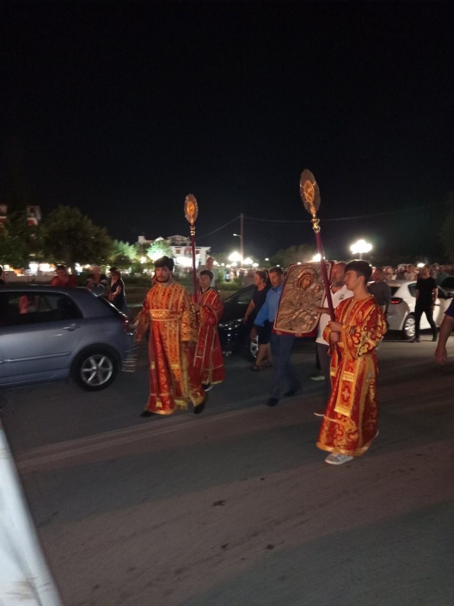 Ιερή Λιτανεία για τα εννιάμερα της Παναγίας στη Σκοτίνα Ιερή Λιτανεία για τα εννιάμερα της Παναγίας στη Σκοτίνα