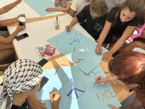 Κατερίνη: Τα παιδιά ζωγράφισαν για την Ειρήνη στην Πλατεία Ελευθερίας