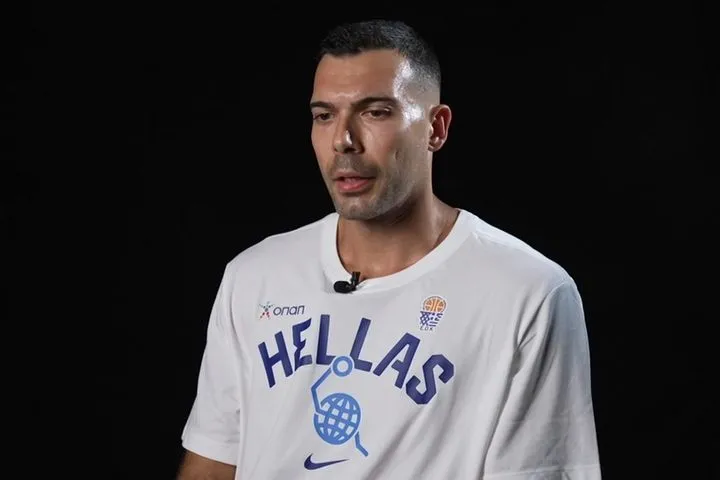 Κώστας Σλούκας: “Το πρόβλημα στον άσο το δημιουργείτε εσείς, ο κόουτς Σπανούλης βγάζει λαγούς από το καπέλο του” Κώστας Σλούκας: “Το πρόβλημα στον άσο το δημιουργείτε εσείς, ο κόουτς Σπανούλης βγάζει λαγούς από το καπέλο του”