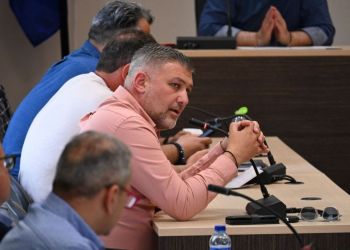 Κύριε Μπουσνάκη «μην ξύνεστε στην γκλίτσα του τσομπάνη»