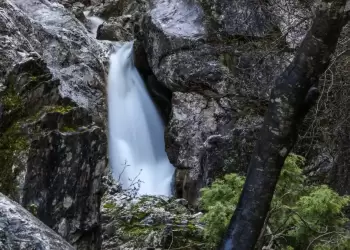 Όλυμπος: Τραυματισμός 25χρονης – Επιχείρηση διάσωσης στον Κόκκινο Βράχο