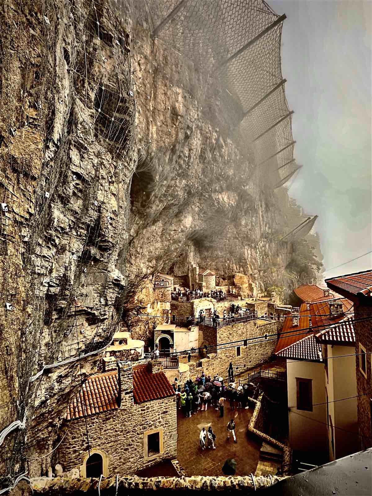 Η Παναγία Σουμελά Κατερίνης «χόρεψε» με τους προγόνους της