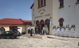 Πάνδημη η κηδεία του Πέτρου Παπανικολάου στο Ελατοχώρι