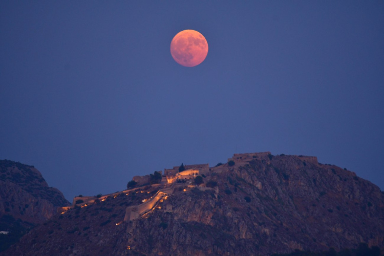Πανσέληνος του οξύρρυγχου: H Σελήνη ορατή κατά την ανατολή της σε δύο συνεχόμενες νύχτες Το Σάββατο και την Κυριακή Πανσέληνος του οξύρρυγχου: H Σελήνη ορατή κατά την ανατολή της σε δύο συνεχόμενες νύχτες Το Σάββατο και την Κυριακή