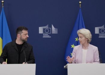 Παρτίδα πόκερ στον Λ. Οίκο: Ζελένσκι και Ευρωπαίοι θα πιέσουν τον Τραμπ για “εγγυήσεις ασφάλειας”