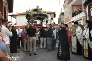 Η περιφορά της εικόνας της Παναγίας στον Κολινδρό Η περιφορά της εικόνας της Παναγίας στον Κολινδρό