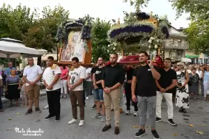 Η περιφορά της εικόνας της Παναγίας στον Κολινδρό Η περιφορά της εικόνας της Παναγίας στον Κολινδρό