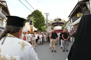 Η περιφορά της εικόνας της Παναγίας στον Κολινδρό Η περιφορά της εικόνας της Παναγίας στον Κολινδρό