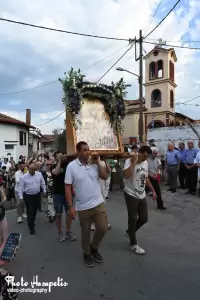 Η περιφορά της εικόνας της Παναγίας στον Κολινδρό Η περιφορά της εικόνας της Παναγίας στον Κολινδρό