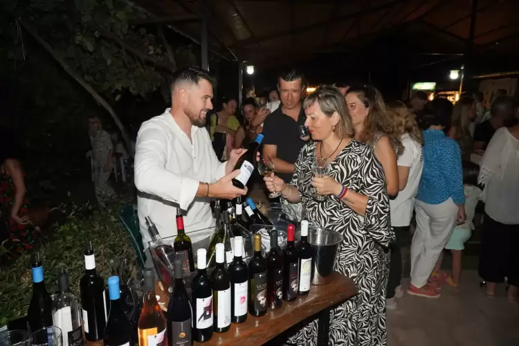 Περιηγητικός περίπατος των αμπελώνων της Πιερίας και γευσιγνωσία στο Κτήμα Ξηρομερίτη Περιηγητικός περίπατος των αμπελώνων της Πιερίας και γευσιγνωσία στο Κτήμα Ξηρομερίτη