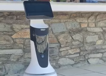 Ρομπότ ξεναγός που μιλάει 120 γλώσσες ξεναγεί με ΤΝ, τους επισκέπτες στο Δ.Βόλβης  