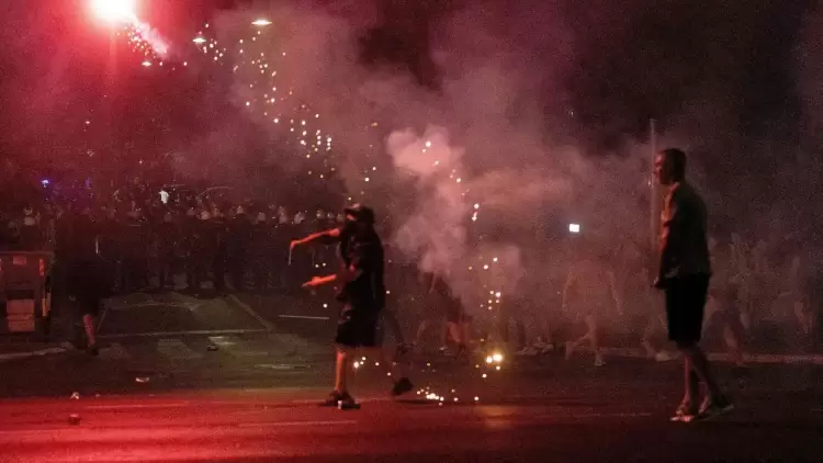 Σερβία: Πάνω από 80 πολίτες και 27 Αστυνομικοί τραυματίστηκαν σε συγκρούσεις διαδηλωτών με φιλοκυβερνητικούς υποστηρικτές