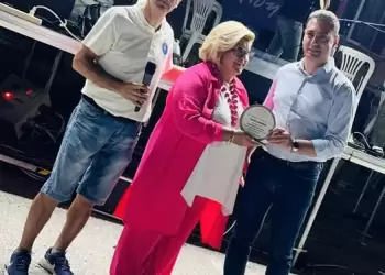 Ο Σπύρος Κουλκουδίνας ευχαριστεί τον Κεραυνό Μακρυγιάλου Ο Σπύρος Κουλκουδίνας ευχαριστεί τον Κεραυνό Μακρυγιάλου