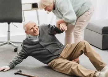 Το βράδυ με την πατερίτσα Το βράδυ με την πατερίτσα