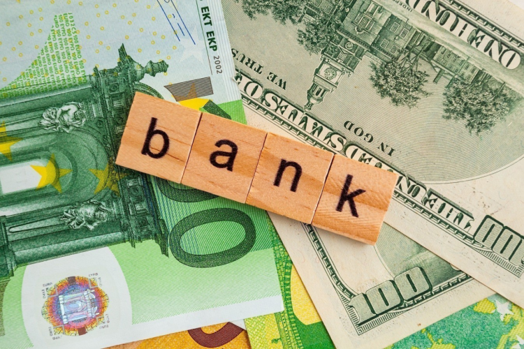 Τράπεζες: Αναθεωρούν προς τα πάνω τους στόχους για νέα δάνεια το 2025 Τράπεζες: Αναθεωρούν προς τα πάνω τους στόχους για νέα δάνεια το 2025