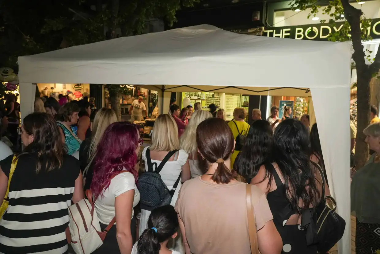 1η Λευκή Νύχτα Κατερίνης 2025: Πλήθος κόσμου στη μεγάλη γιορτή για την πόλη και την αγορά