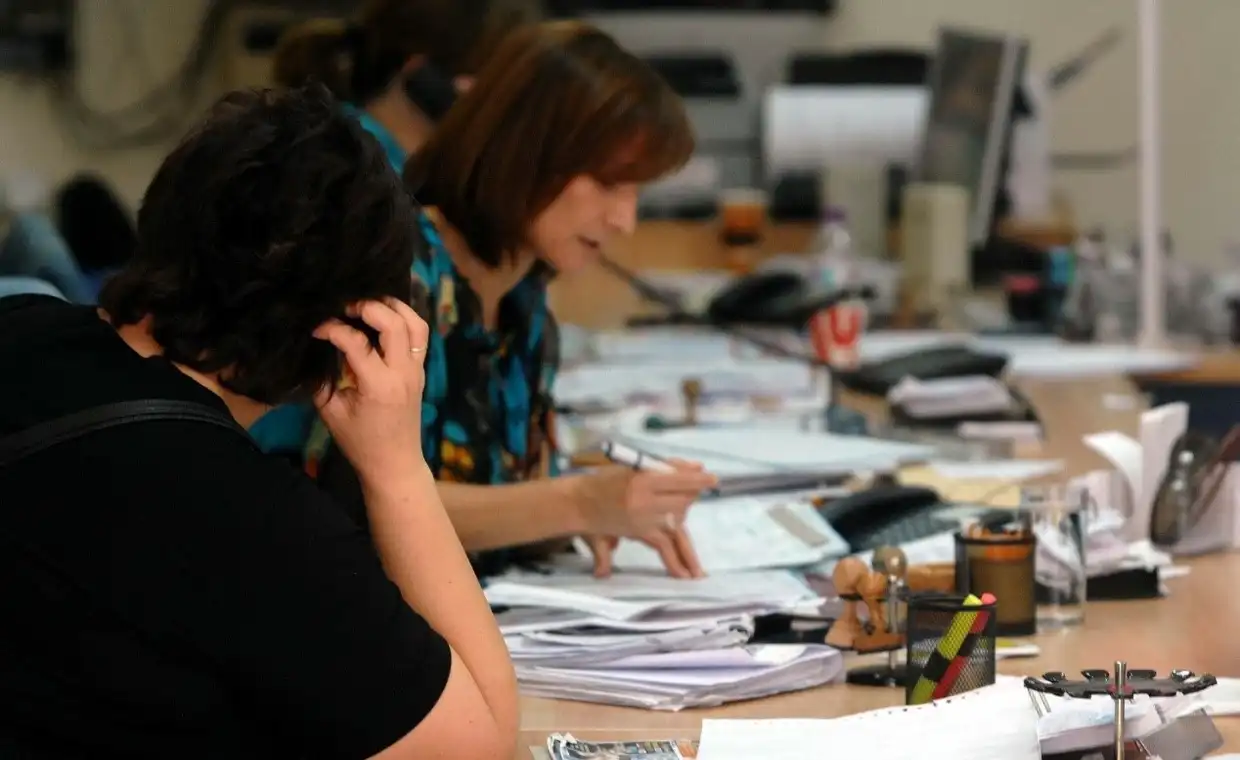 28.900 προσλήψεις στο Δημόσιο το 2026 – Γιατροί, δάσκαλοι, αστυνομικοί και συγκοινωνίες στη λίστα