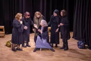 54ο Φεστιβάλ Ολύμπου – Αρχαίο Θέατρο Δίου: «Τρωάδες» του Ευριπίδη  «Σμύρνη όπως Τροία»