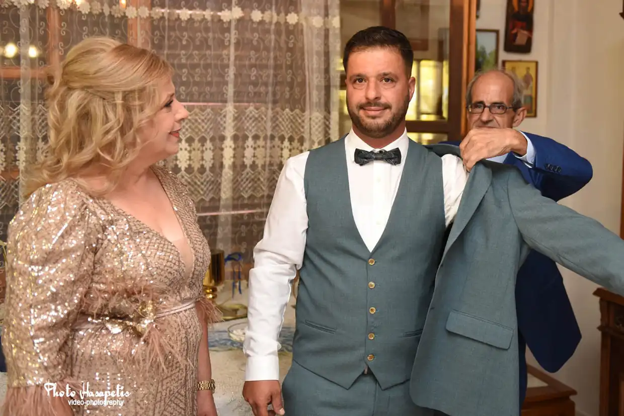 Ο γάμος του Κώστα & της Δέσποινας στην Αγία Θεοδώρα Κολινδρού Πιερίας Ο γάμος του Κώστα & της Δέσποινας στην Αγία Θεοδώρα Κολινδρού Πιερίας