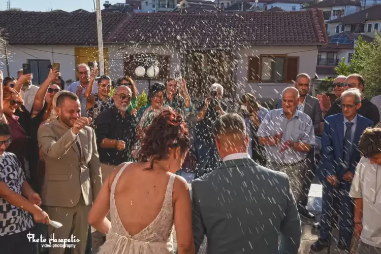 Ο γάμος του Κώστα & της Δέσποινας στην Αγία Θεοδώρα Κολινδρού Πιερίας Ο γάμος του Κώστα & της Δέσποινας στην Αγία Θεοδώρα Κολινδρού Πιερίας