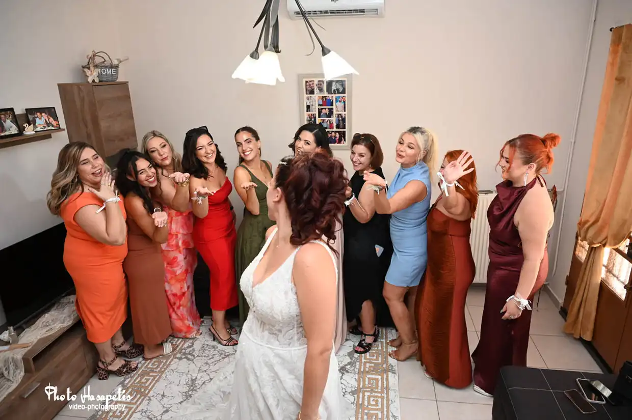 Ο γάμος του Κώστα & της Δέσποινας στην Αγία Θεοδώρα Κολινδρού Πιερίας Ο γάμος του Κώστα & της Δέσποινας στην Αγία Θεοδώρα Κολινδρού Πιερίας