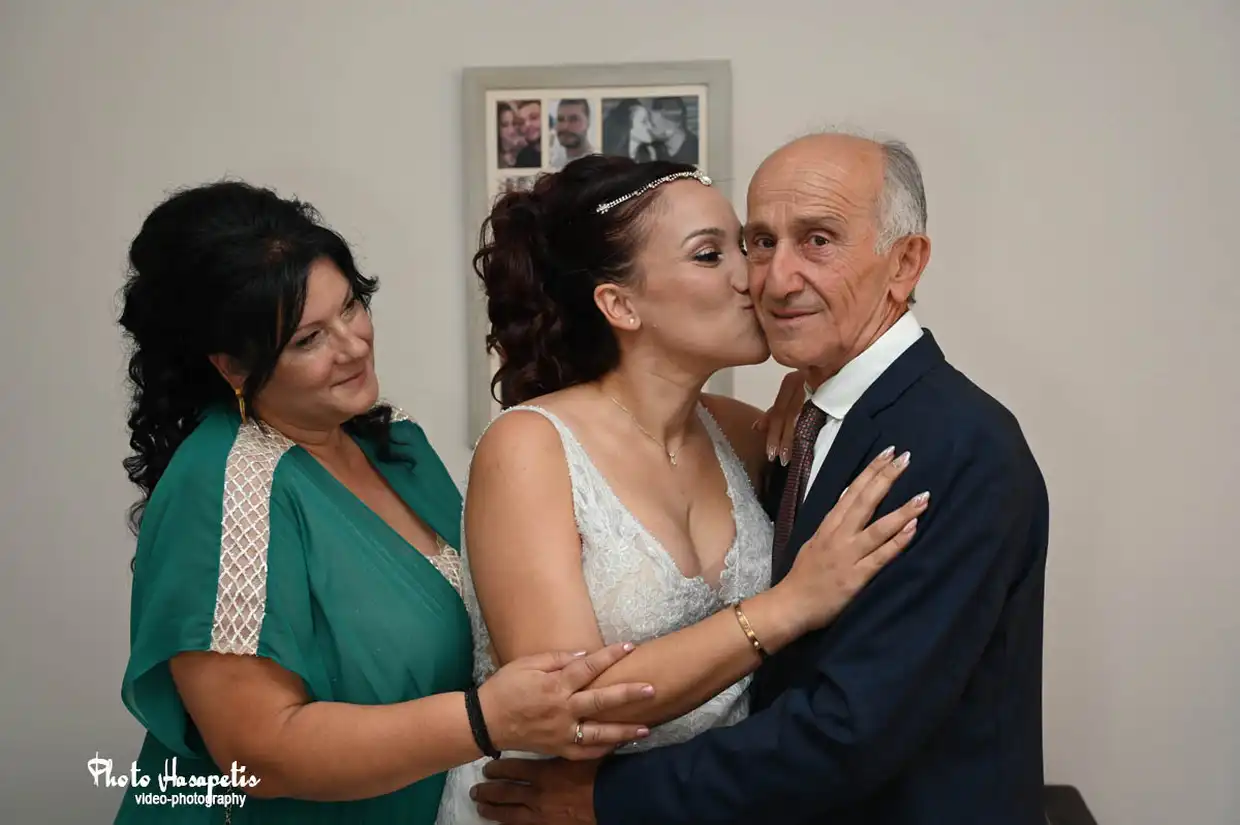 Ο γάμος του Κώστα & της Δέσποινας στην Αγία Θεοδώρα Κολινδρού Πιερίας Ο γάμος του Κώστα & της Δέσποινας στην Αγία Θεοδώρα Κολινδρού Πιερίας