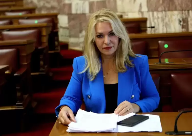 Άννα Μάνη: Νέο θεσμικό πλαίσιο για την παράνομη παραμονή μεταναστών και την επιστροφή τους Άννα Μάνη: Νέο θεσμικό πλαίσιο για την παράνομη παραμονή μεταναστών και την επιστροφή τους