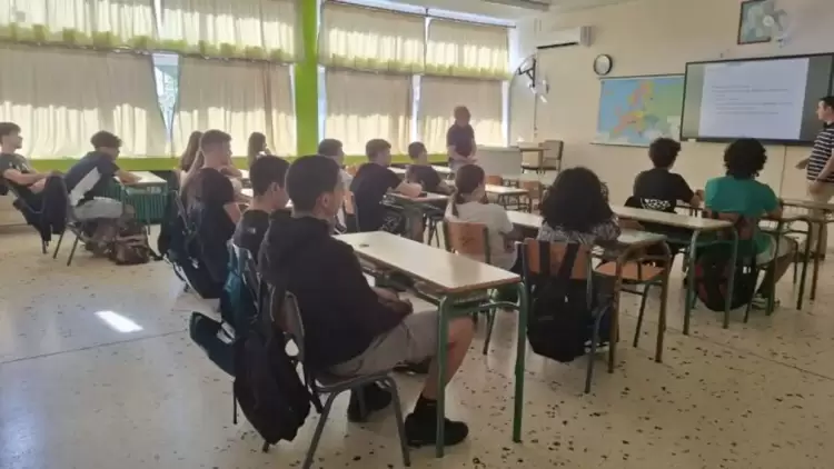 Ο επ.καθηγητής Α.Π.Θ.  Δ.Νταλαμπέκος, απόφοιτος του 1ου ΓΕ.Λ. Κατερίνης, στο σχολείο αποφοίτησής του