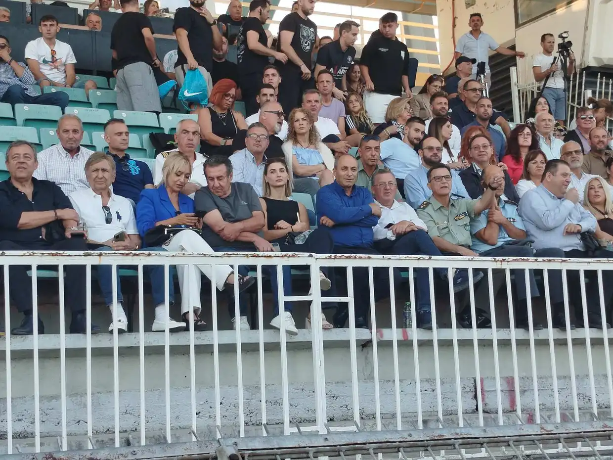 Έπαιξαν για καλό στην Κατερίνη βουλευτές και δημοσιογράφοι (εικόνες) Έπαιξαν για καλό στην Κατερίνη βουλευτές και δημοσιογράφοι