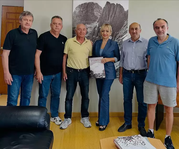 Επίσκεψη του νεοσύστατου Δ.Σ. του ΣΦΚ “Πιερικός” στην Αντιπεριφερειάρχη Πιερίας Επίσκεψη του νεοσύστατου Δ.Σ. του ΣΦΚ “Πιερικός” στην Αντιπεριφερειάρχη Πιερίας