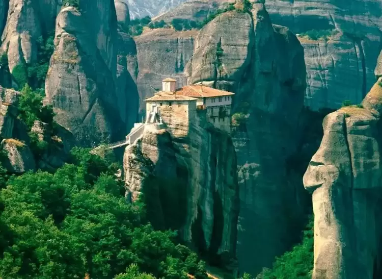 Ημερήσια εκδρομή στα Μετέωρα από την Ένωση Συνταξιούχων Εμπόρων Πιερίας Ημερήσια εκδρομή στα Μετέωρα από την Ένωση Συνταξιούχων Εμπόρων Πιερίας