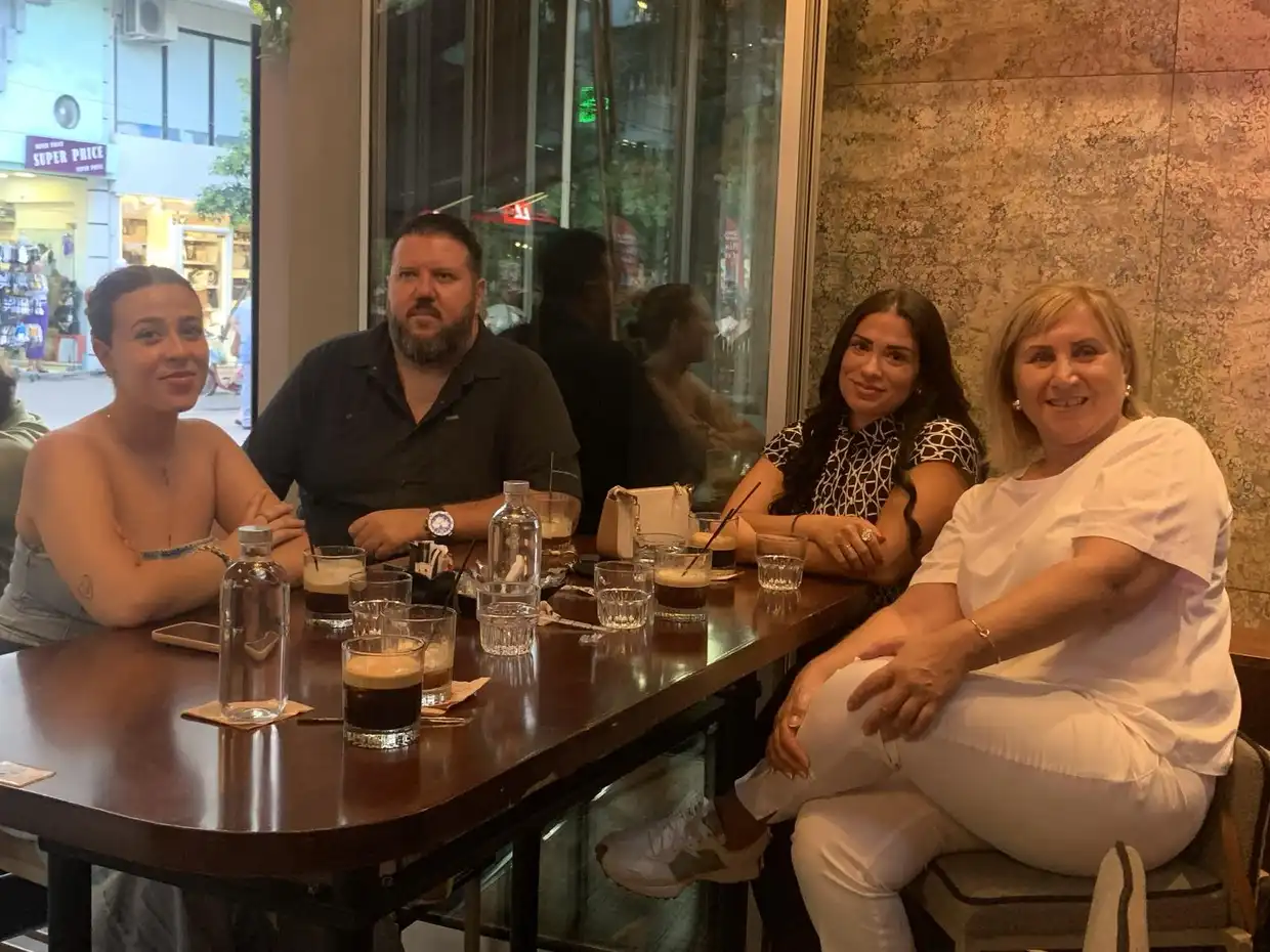 Κατερίνη: Συνάντηση κομματικών στελεχών Νέας Δημοκρατίας με πολίτες στο καφέ Freud (vid&pics)