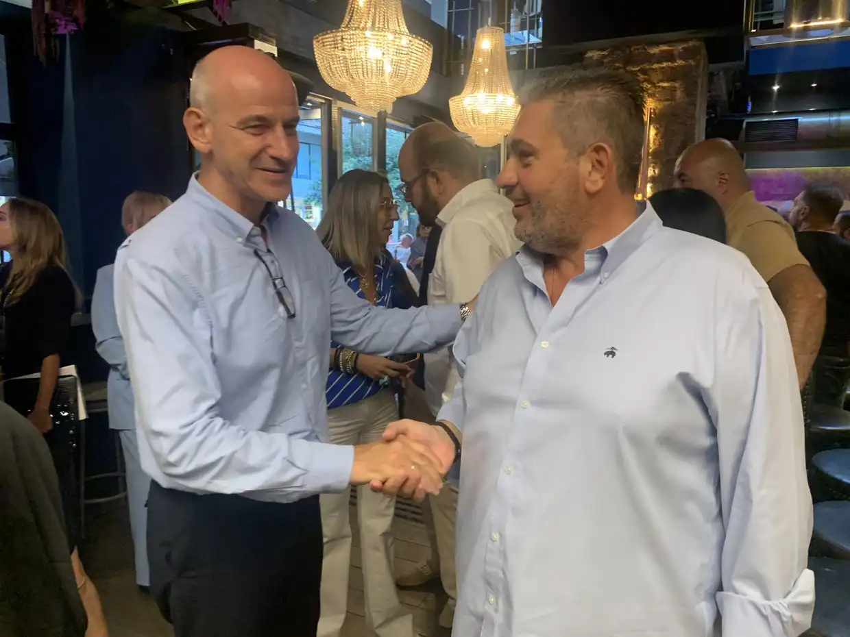 Κατερίνη: Συνάντηση κομματικών στελεχών Νέας Δημοκρατίας με πολίτες στο καφέ Freud (vid&pics)