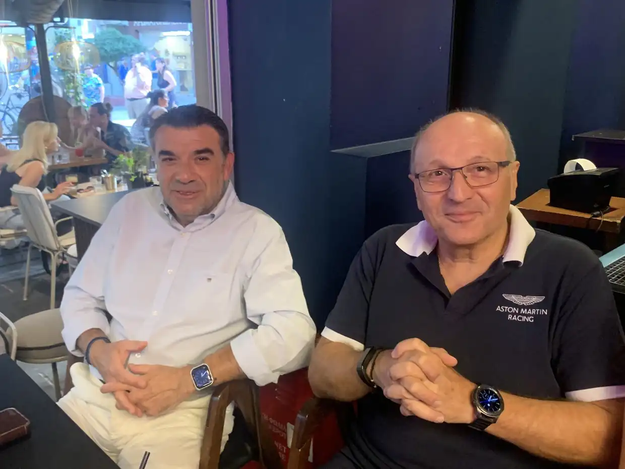 Κατερίνη: Συνάντηση κομματικών στελεχών Νέας Δημοκρατίας με πολίτες στο καφέ Freud (vid&pics)