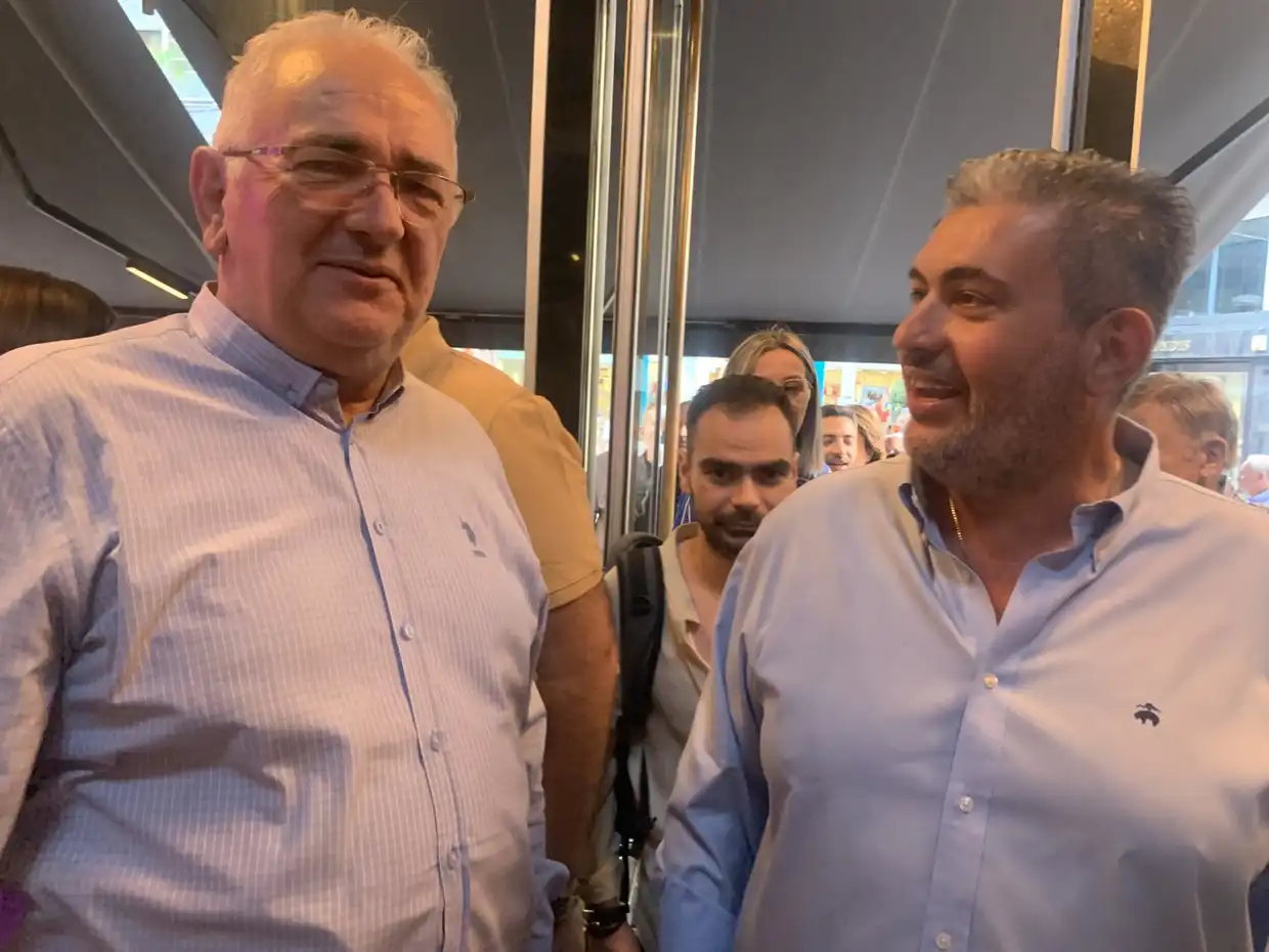 Κατερίνη: Συνάντηση κομματικών στελεχών Νέας Δημοκρατίας με πολίτες στο καφέ Freud (vid&pics)