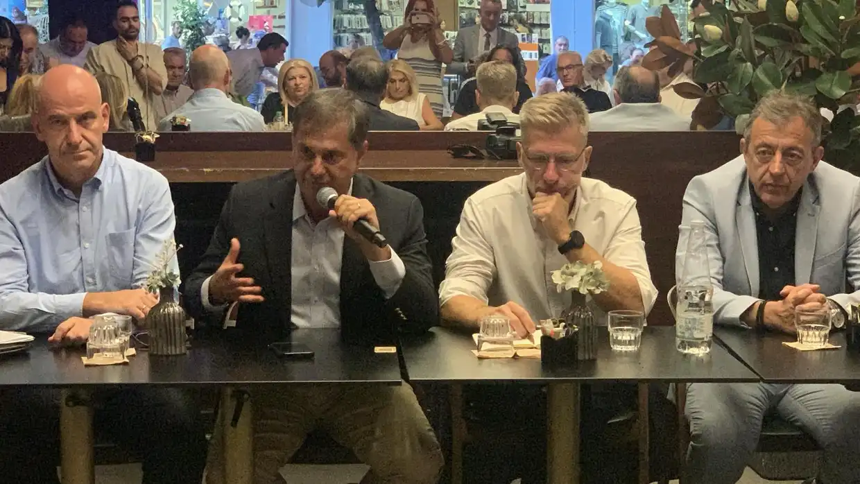 Κατερίνη: Συνάντηση κομματικών στελεχών Νέας Δημοκρατίας με πολίτες στο καφέ Freud (vid&pics)