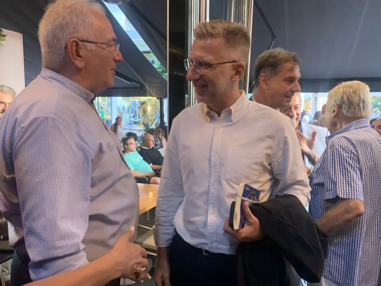 Κατερίνη: Συνάντηση κομματικών στελεχών Νέας Δημοκρατίας με πολίτες στο καφέ Freud (vid&pics)